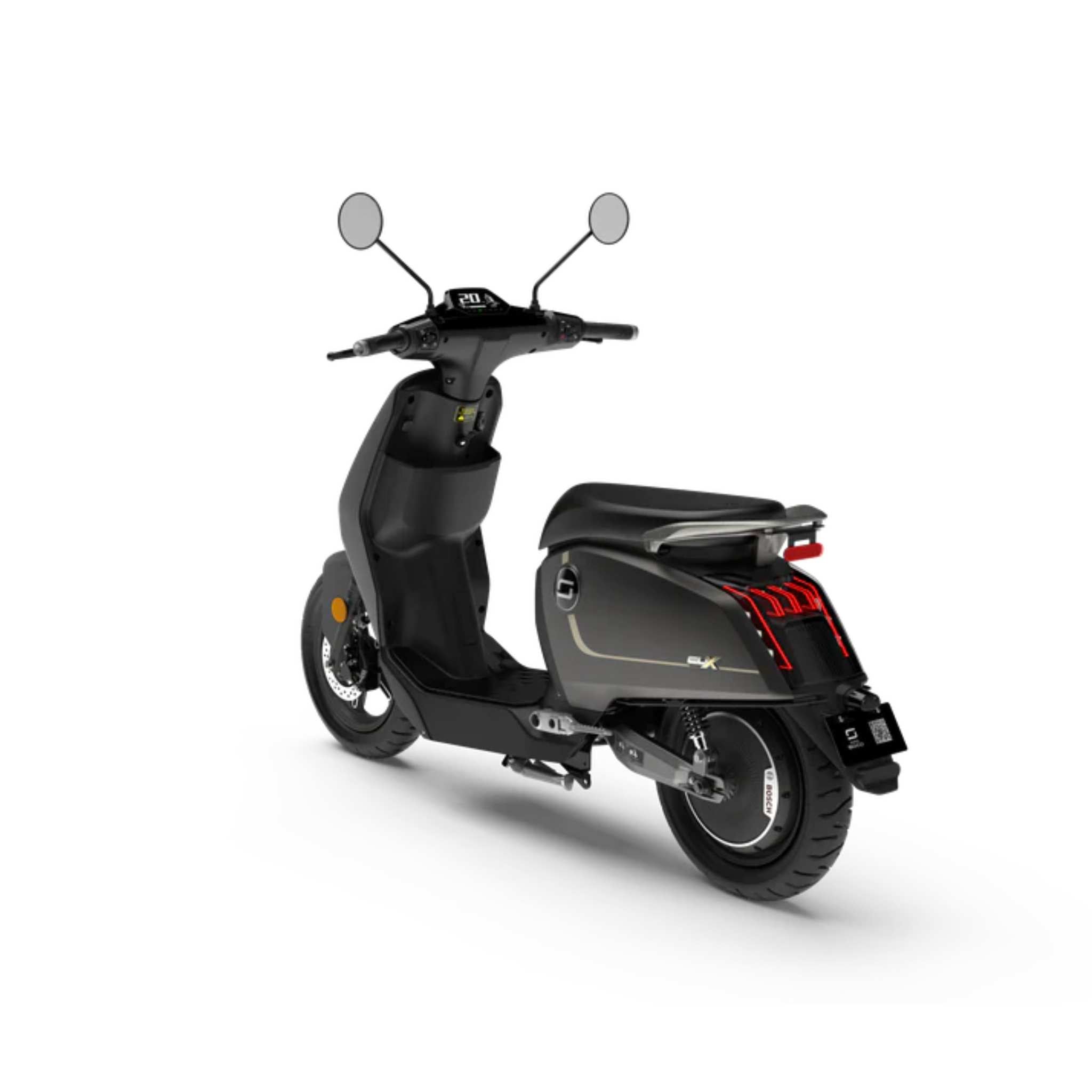Der Super Soco Elektroroller CUx Pro ist ein schnittiger schwarzer 45 km/h E-Scooter mit Bosch-Power, Rückspiegeln, modernen Rückleuchten und digitalem Armaturenbrett, schräg von hinten auf weißem Hintergrund dargestellt.
