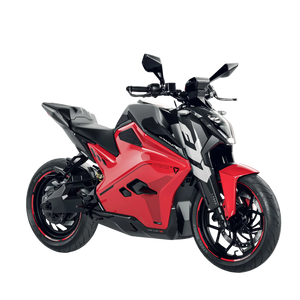 Die „Ultraviolette F77 Superstreet Recon – Sportliches Elektromotorrad“ von Ultraviolette besticht durch ihre kräftigen Farben in Rot und Schwarz, ihr kantiges Design und ihre schlanken Reifen, wodurch sie sich deutlich von einem schlichten weißen Hintergrund abhebt.