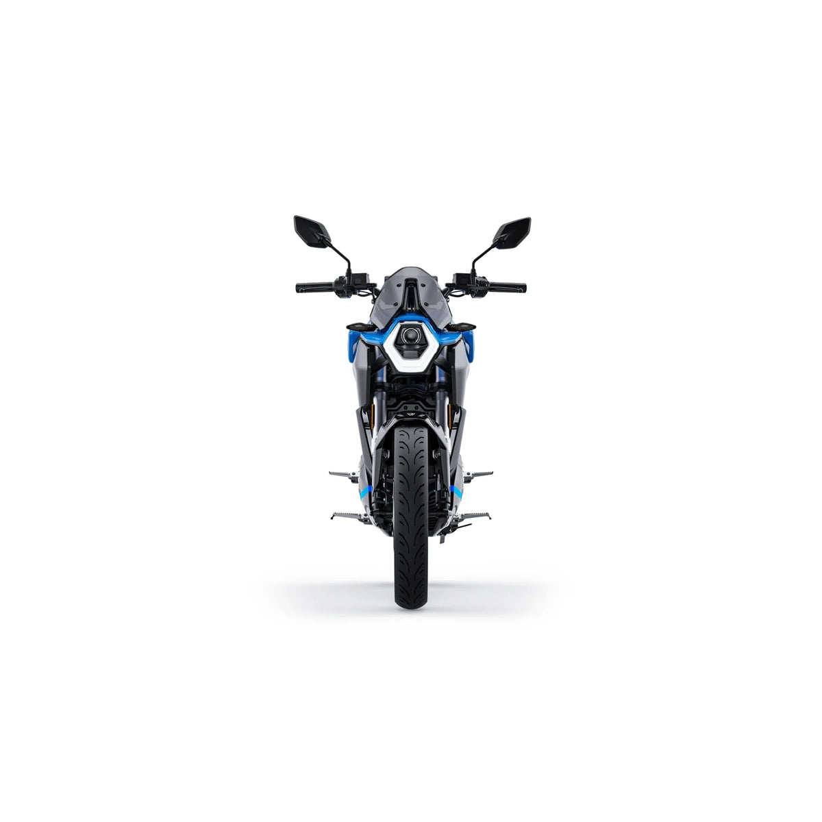 Vorderansicht des VMOTO Stash Elektro-Motorrads (120 km/h) | ABS in Blau und Schwarz, zentriert auf weißem Hintergrund, hebt die Scheinwerfer, den Lenker, die Spiegel und den Vorderreifen hervor – ein Ausdruck der modernen E-Mobilität von VMOTO.