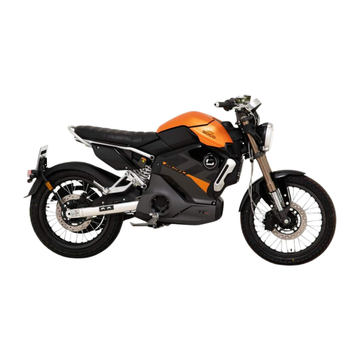 Ein modernes, orange-schwarzes VMOTO SUPER SOCO TC MAX E-Motorrad, das Geschwindigkeiten von bis zu 95 km/h erreicht und sich durch ein schlankes Design mit schwarzem Sitz und silbernen Akzenten auszeichnet, die von Innovationen der Elektrotechnik inspiriert sind; es erinnert an das Super SOCO TCmax und ist im Profil vor weißem Hintergrund abgebildet.