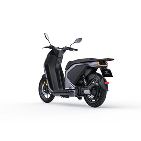 VMOTO CITI Elektroroller in Grau, Dreiviertelansicht von hinten – urbaner E-Roller mit 80 km/h, erhältlich bei SONS OF ELECTRICITY, Dortmund, Deutschland