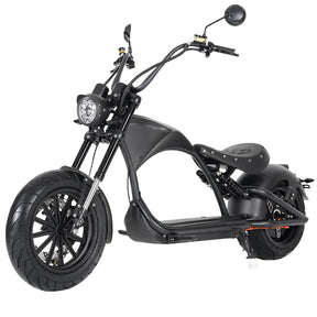 Mangosteen M1P Citycoco E in Mattschwarz-Chopper | 30-Ah-Akku, 45 km/h | MODELL 26 von Mangosteen, ausgestattet mit einem leistungsstarken 2000-Watt-Elektromotor, breitem Vorderreifen, großem Scheinwerfer, geschwungenem Rahmen, Fußstütze und Einzelsitz, fotografiert vor weißem Hintergrund.