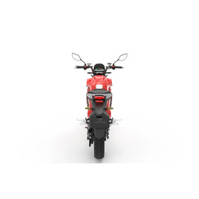 Rückansicht eines roten VMOTO E-Motorrad TS Street Hunter S 105 km/h mit schwarzen Akzenten, Seitenspiegeln und sichtbarem Lenker, zentriert auf weißem Hintergrund.