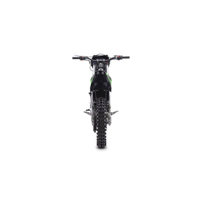 Heckansicht eines schwarz-grünen Trinity Panthera II: E-Enduro 125 km/h mit 4-Gang-Getriebe und Stollenreifen für den Geländeeinsatz.