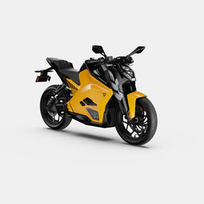 Das Ultraviolette F77 Mach 2 Recon - Performance Elektromotorrad von Ultraviolette zeichnet sich durch ein elegantes, kantiges Design in Gelb und Schwarz mit schwarzen Rädern und LSR 77 Markierungen auf einem schlichten weißen Hintergrund aus.