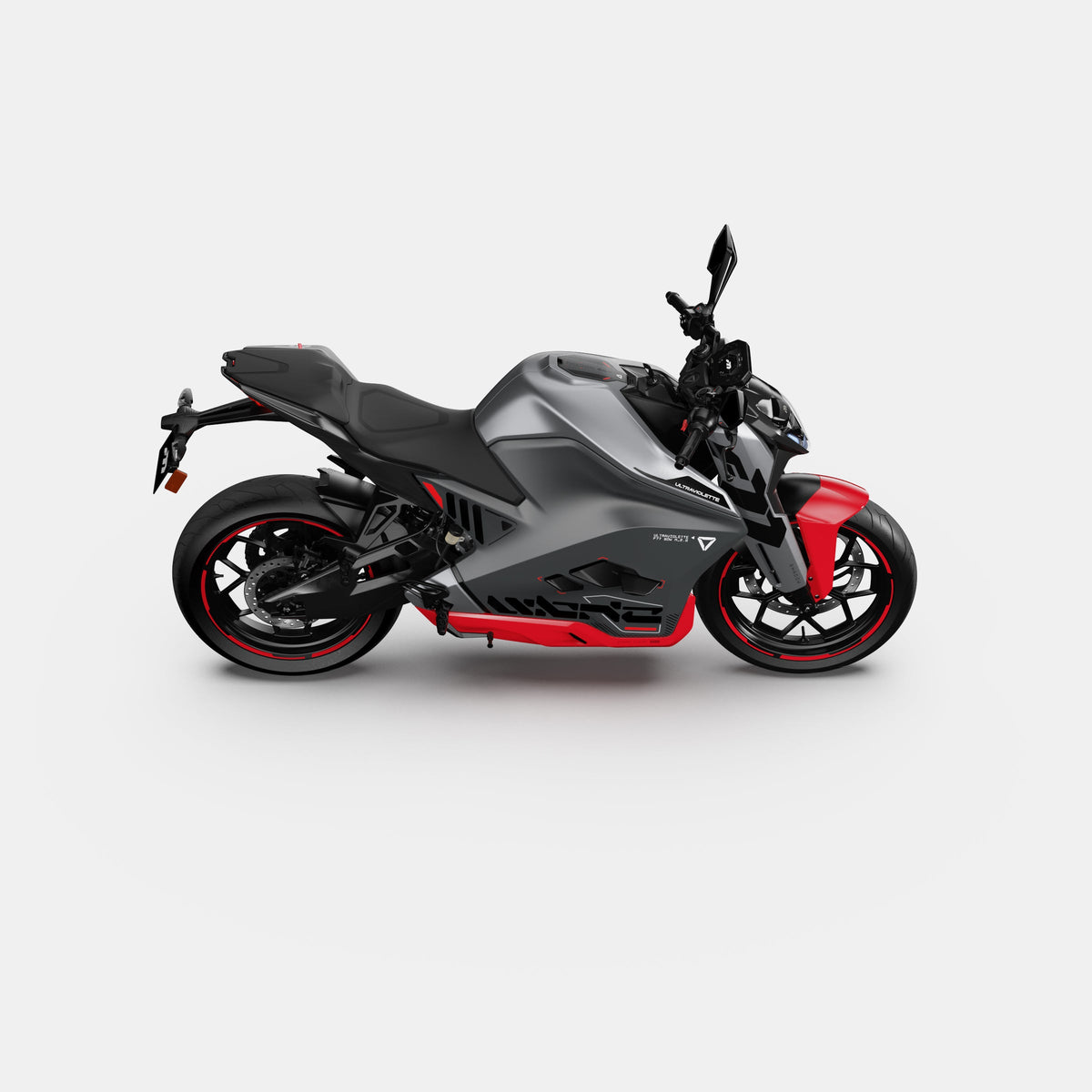 Ein Ultraviolette F77 Mach 2 Recon - Performance Elektromotorrad von Ultraviolette in Schwarz und Rot wird im Profil auf weißem Hintergrund gezeigt. Es zeichnet sich durch scharfe Winkel, einen Einzelsitz, sportliche Felgen und moderne Verkleidungsdetails aus.