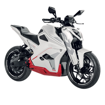 Das Ultraviolette F77 Superstreet Recon – ein sportliches Elektromotorrad von Ultraviolette mit schwarzen und roten Akzenten sowie einem markanten, sportlichen Design – ist in der Front-Seiten-Ansicht vor einem neutralen Hintergrund abgebildet.