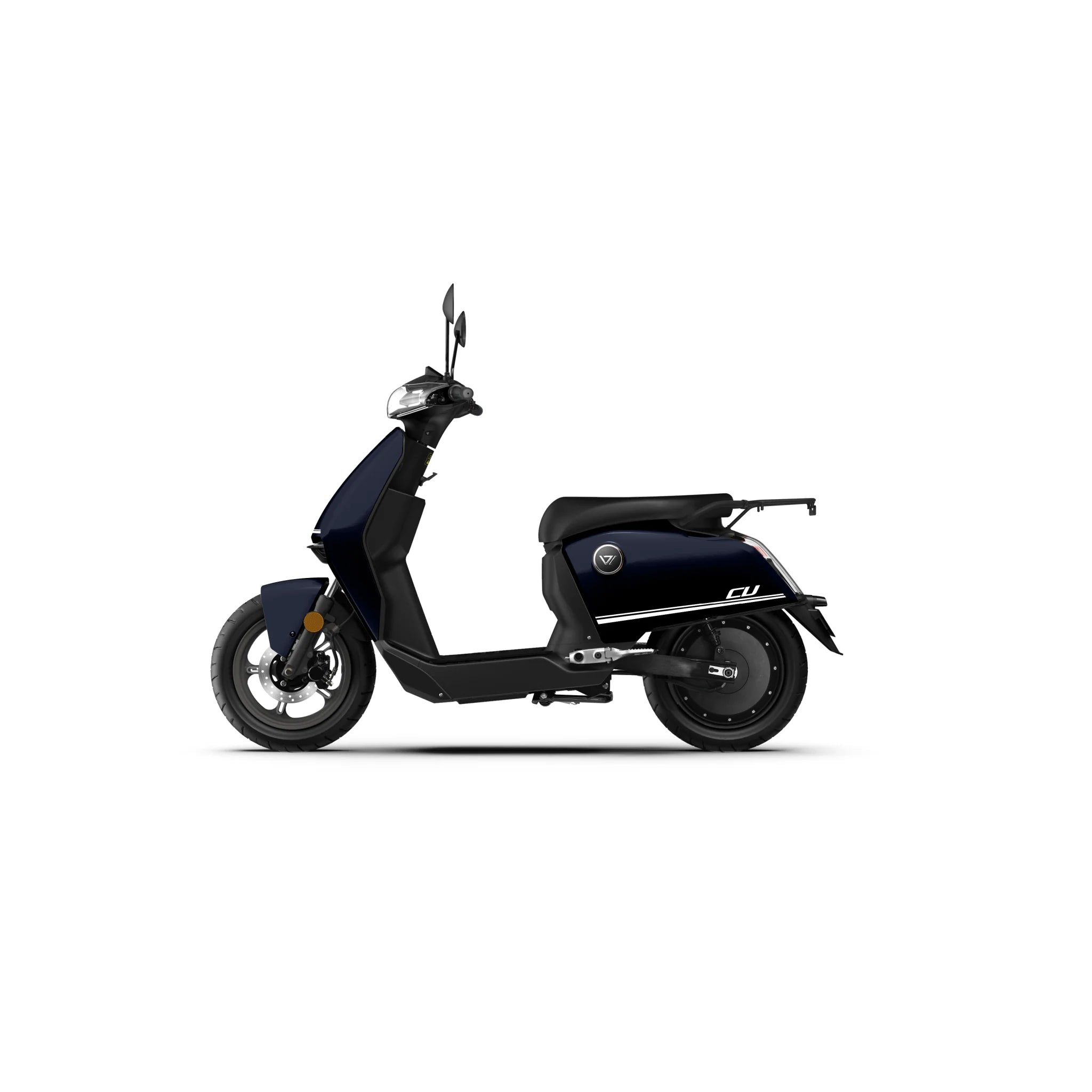 Der VMOTO CU 72V E-Roller in Dunkelblau mit schwarzen Akzenten und herausnehmbarem Akku, seitlich vor weißem Hintergrund abgebildet, zeichnet sich durch ein minimalistisches, kompaktes Design aus - ideal für den Stadtverkehr. Höchstgeschwindigkeit: 45 km/h.