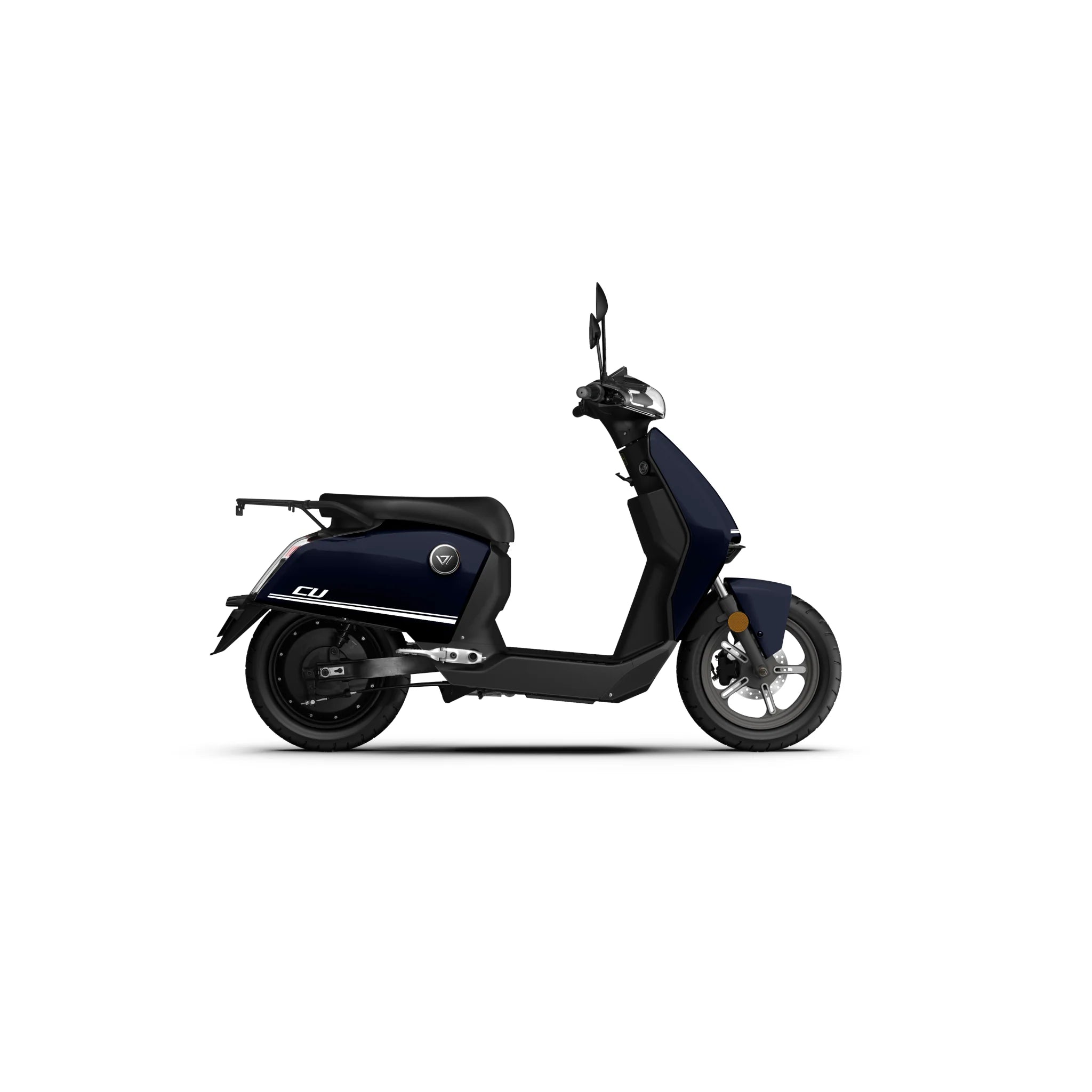 Der VMOTO CU 72V E-Roller (45 km/h) von VMOTO, abgebildet im Seitenprofil auf Weiß, verfügt über ein modernes dunkelblaues Design mit schwarzen und silbernen Details, herausnehmbarer Akku, Gepäckträger und Scheibenbremsen - ideal für den Stadtverkehr.