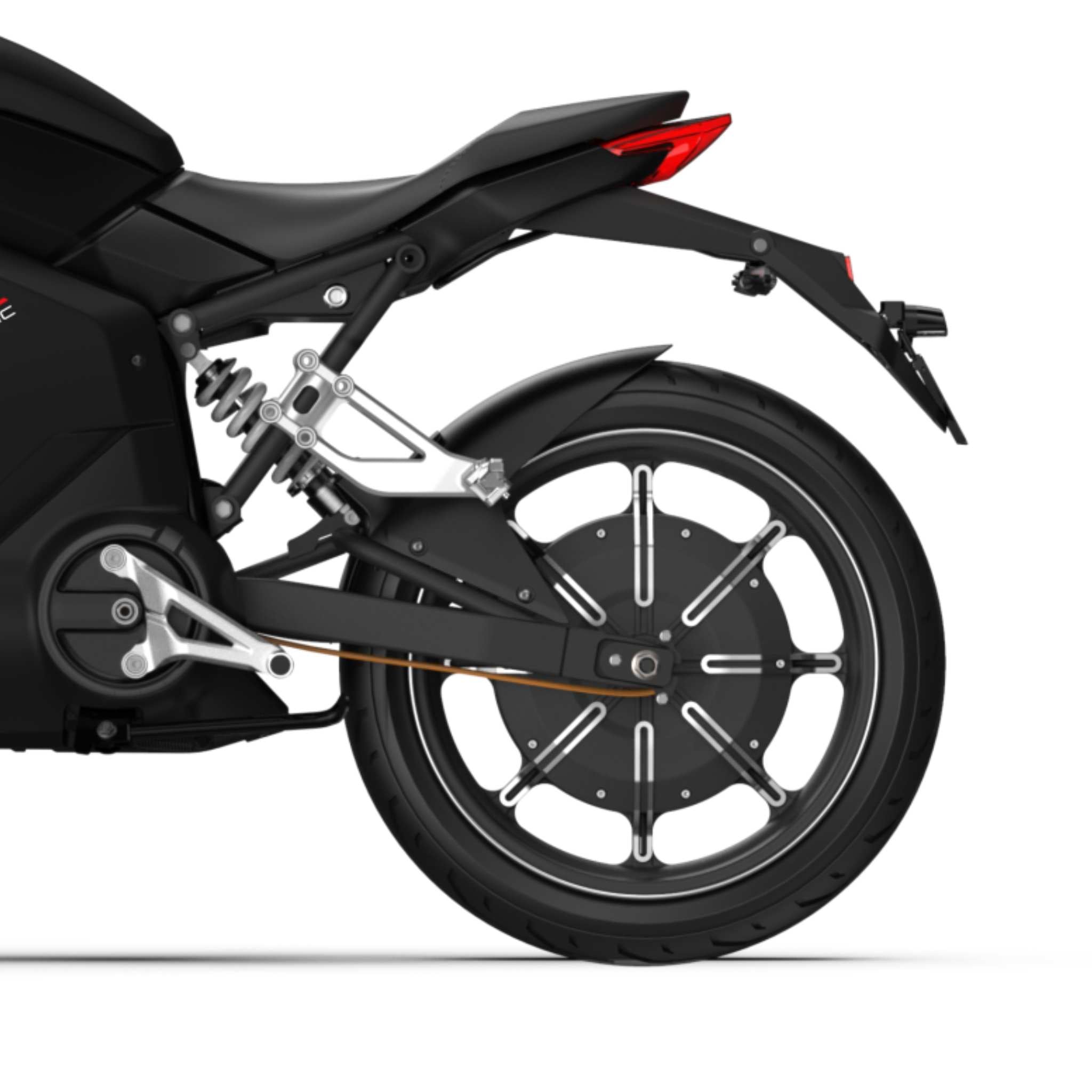 Das Bild zeigt die Heckpartie des VMOTO TSX 72V, eines leistungsstarken 45 km/h Elektrorollers im Motorrad-Design von VMOTO, und hebt das Hinterrad, die Aufhängung, den Antriebsriemen und das Rücklicht vor einem weißen Hintergrund hervor.