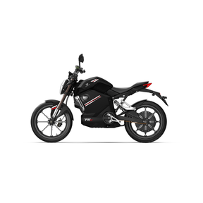 Der VMOTO TSX 72V Elektroroller von VMOTO ist in der Seitenansicht auf weißem Hintergrund abgebildet. Dieser schwarze, sportliche 45 km/h E-Roller zeichnet sich durch Motorrad-Design, moderne Optik, Einzelsitz und markante Räder mit Scheibenbremsen aus.