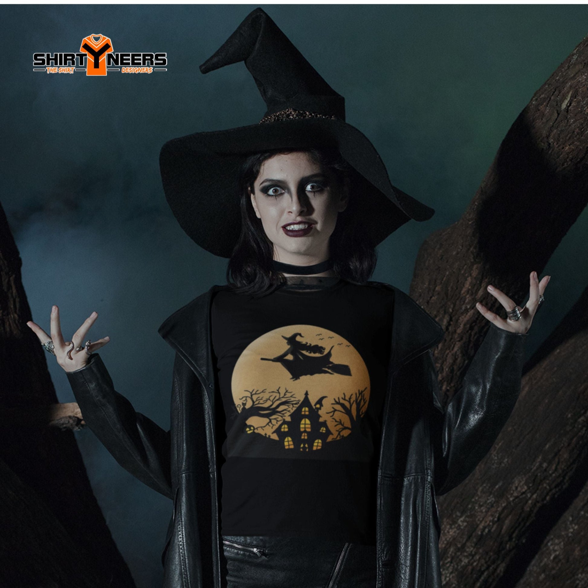Creepy Ville - Fliegende Hexe + Mond – essentielles Premium